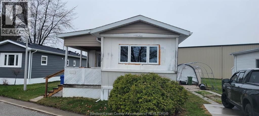 22 ROBIN CRESCENT, Lakeshore