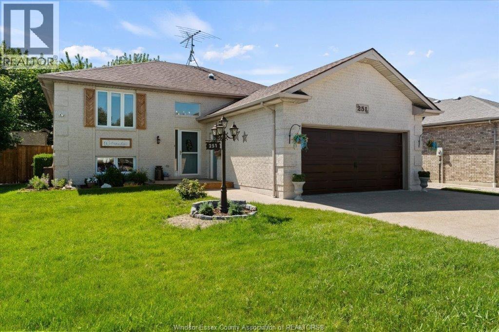 251 WILLOWWOOD, Belle River