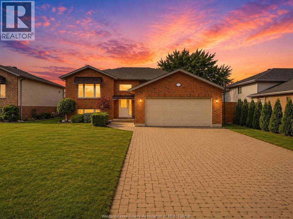 890 SOUTHWOOD DRIVE, Lakeshore