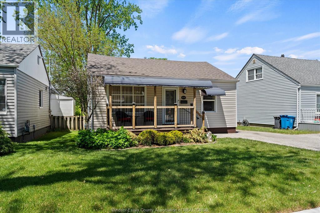 3560 BARRYMORE LANE, Windsor