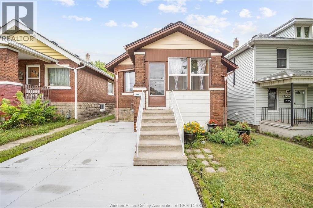 686 MCKAY AVENUE, Windsor