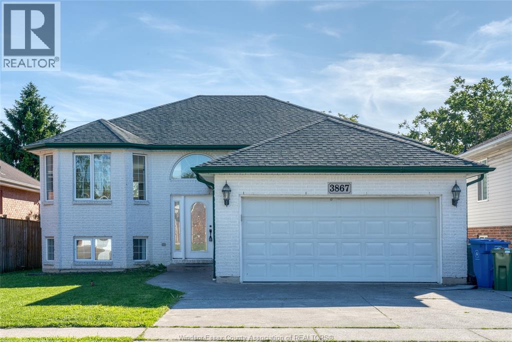 3867 CLARA AVENUE, Windsor
