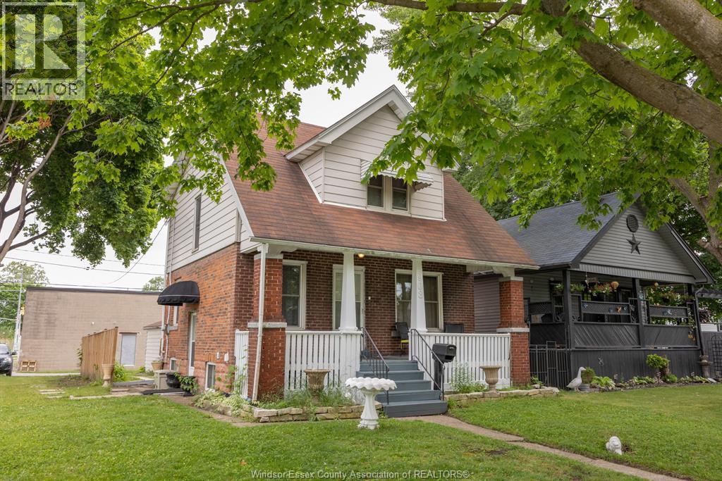 908 OAK STREET, Windsor