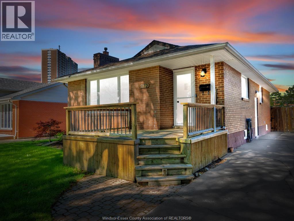 372 CARLING CRESCENT, Windsor