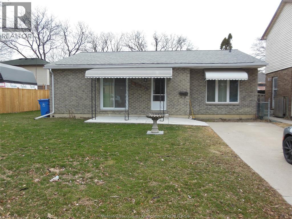 1262 COTTAGE, Windsor