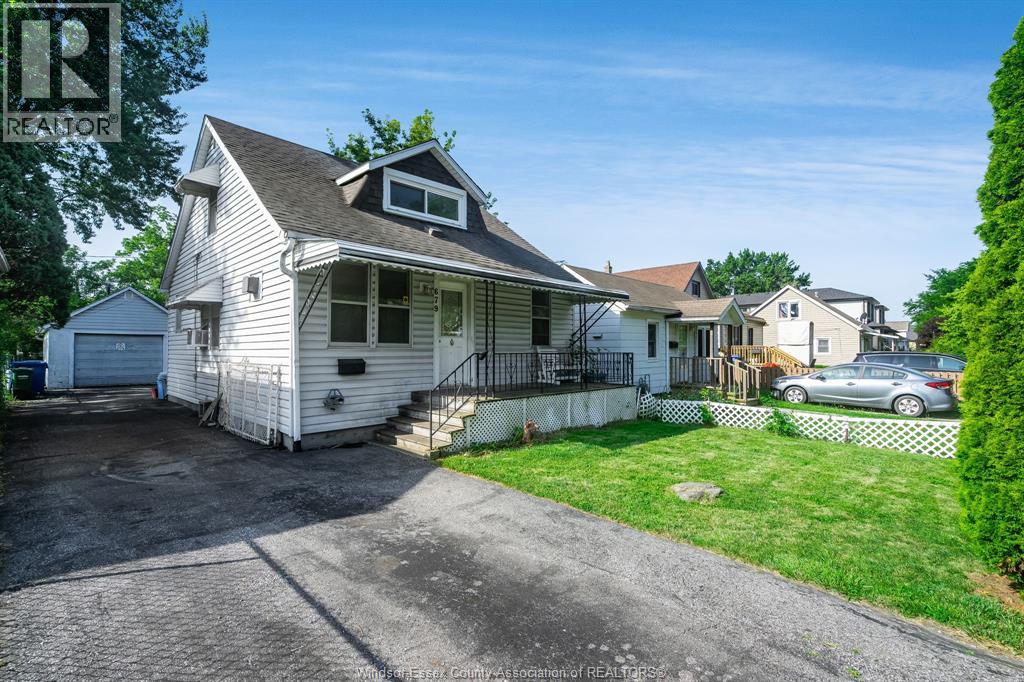 679 Stanley STREET, Windsor