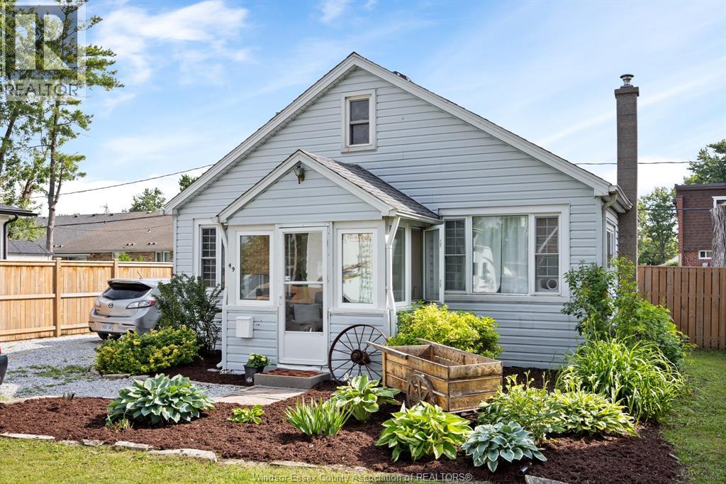 49 MAPLE Row, Essex