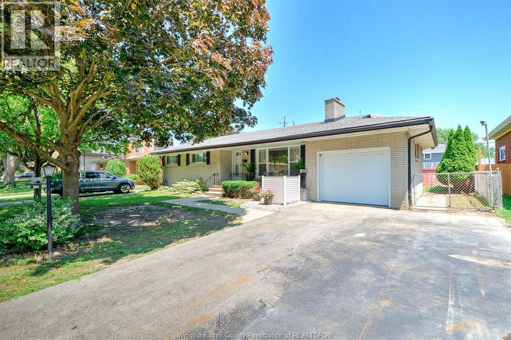 328 ISACK, Windsor