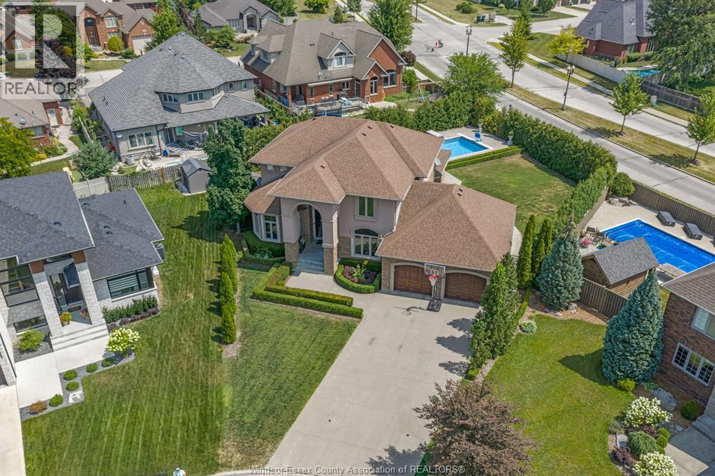 1060 WOODLAND CRESCENT, Lakeshore