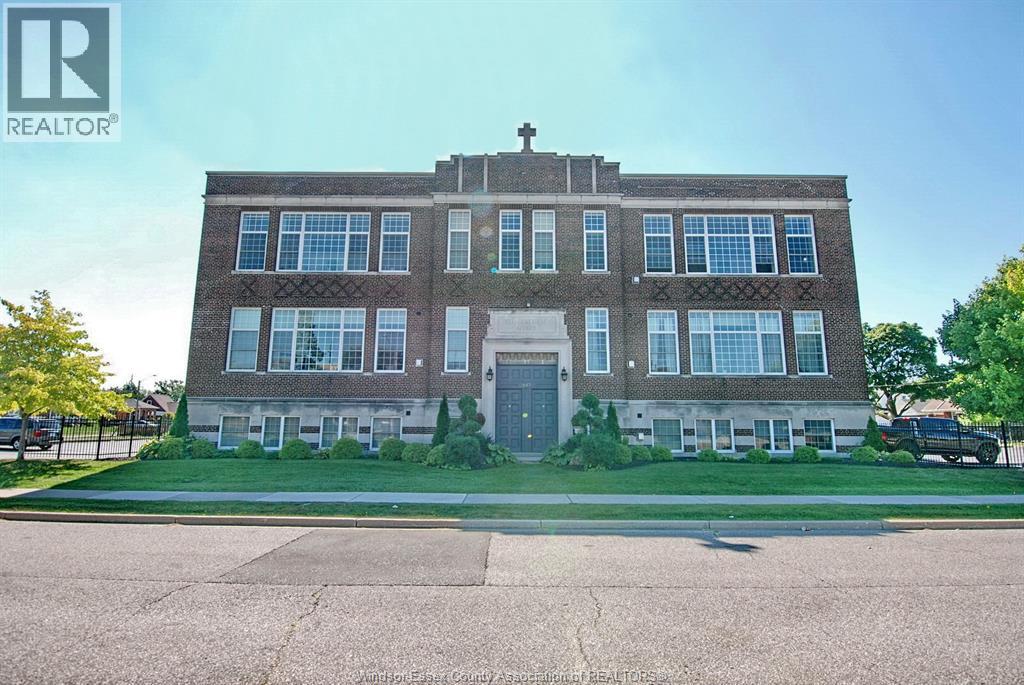 647 Irvine AVENUE UnitNo. 301, Windsor