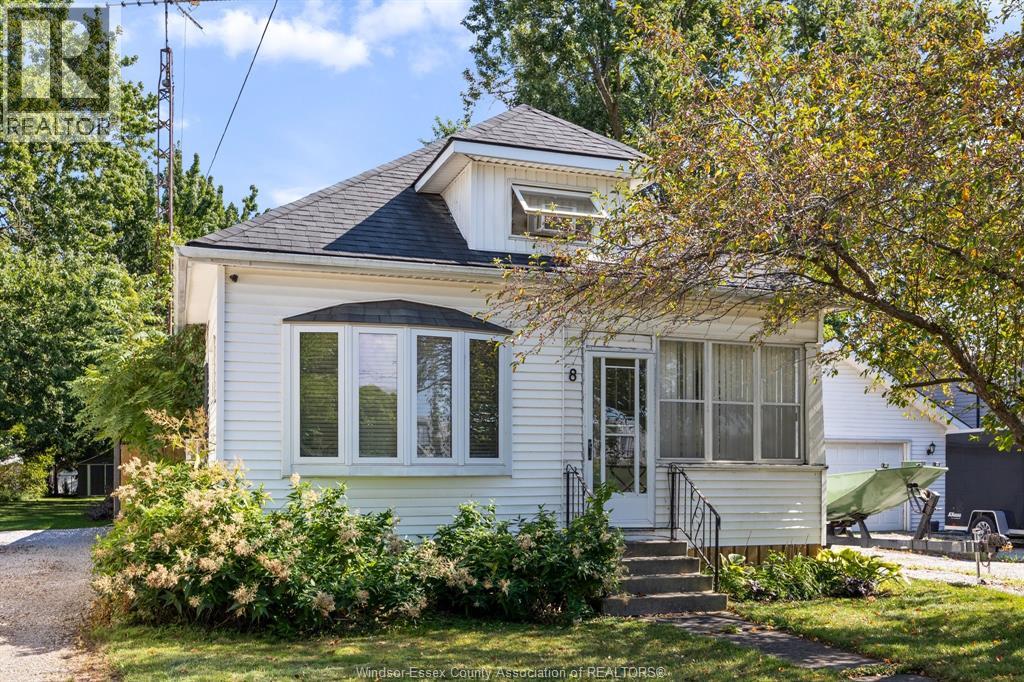 8 Young STREET, Tilbury North
