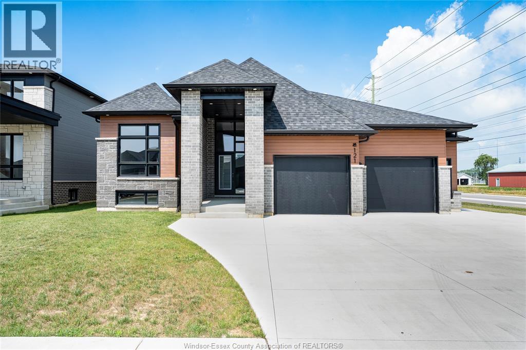 121 HAZEL CRESCENT, Kingsville