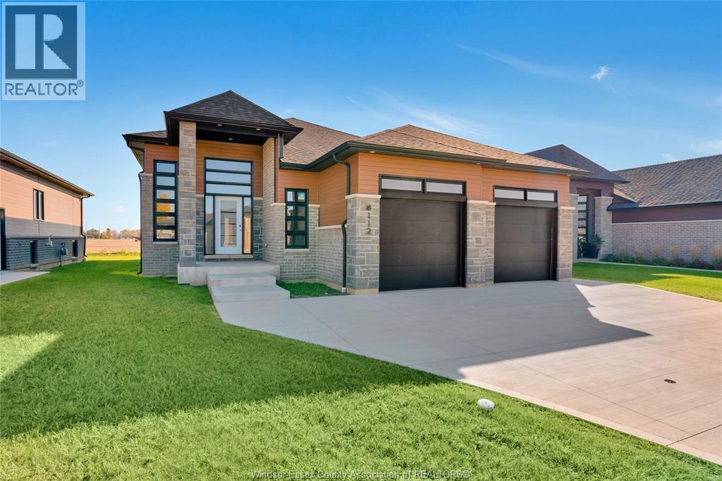 112 HAZEL CRESCENT, Kingsville