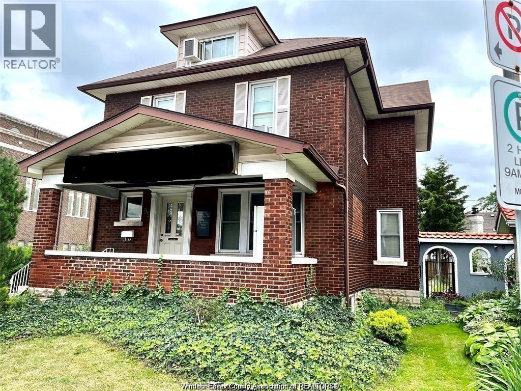 95 GILES BOULEVARD East, Windsor