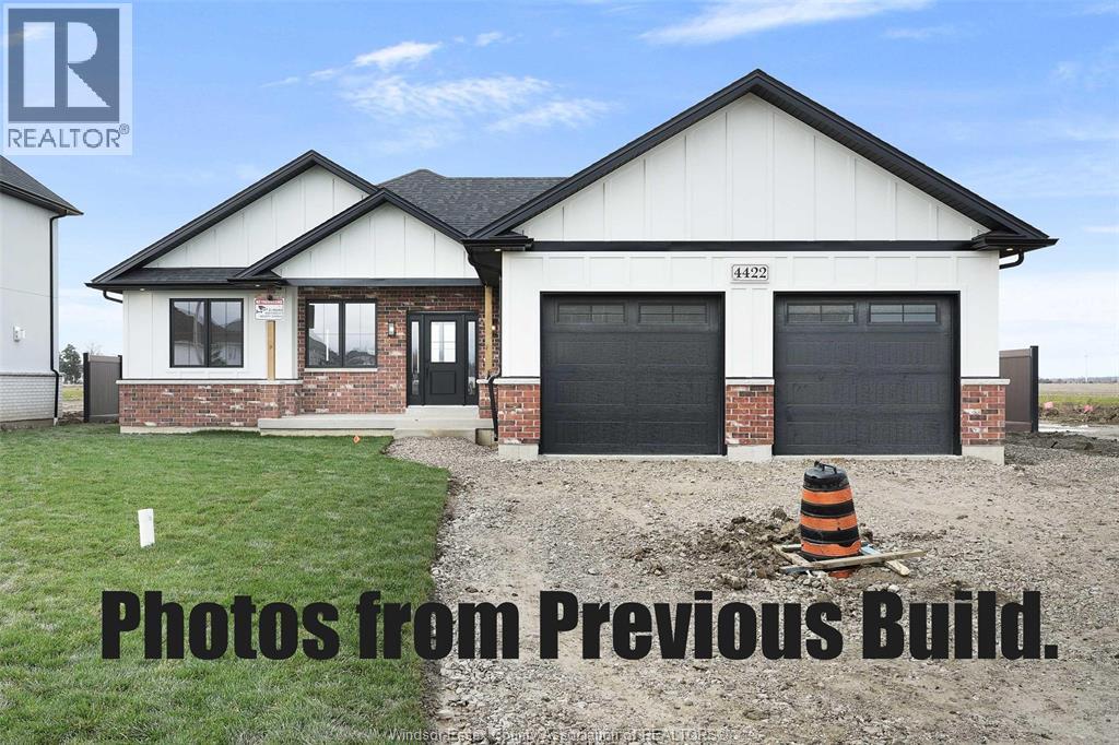 2524 MAYFAIR, LaSalle