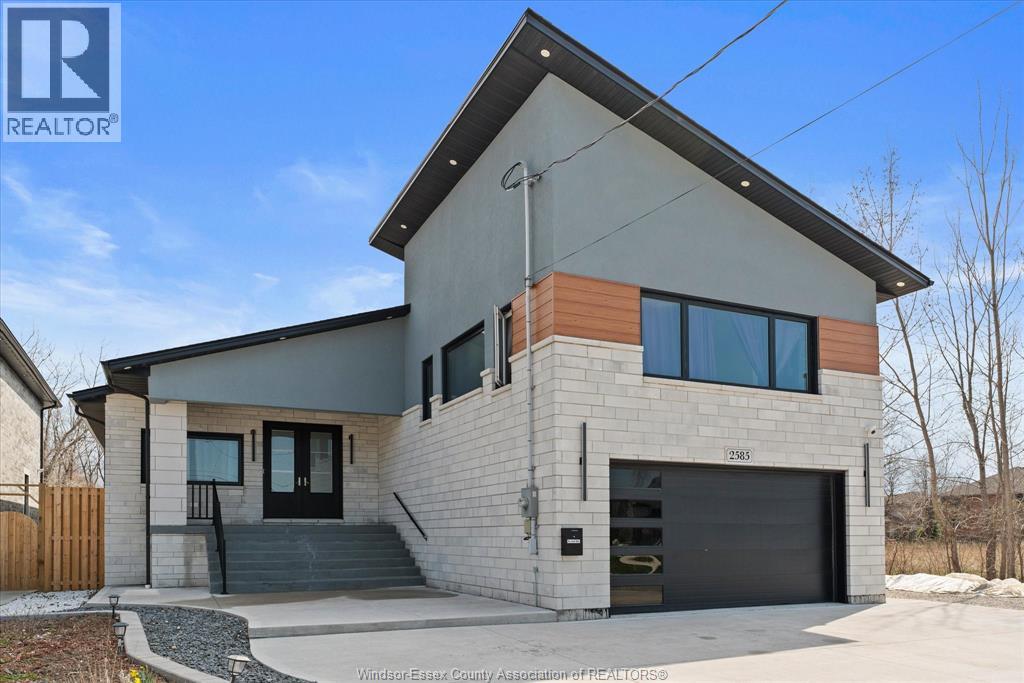 2585 KENORA STREET, Windsor