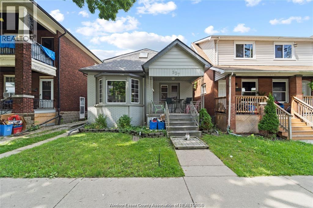 537 McEwan AVENUE, Windsor