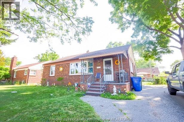3124 BRUCE AVENUE, Windsor