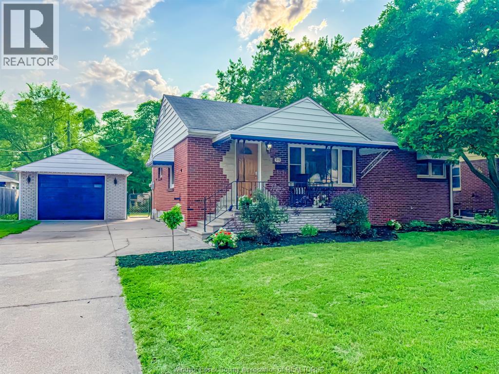 979 BELLEPERCHE PLACE, Windsor
