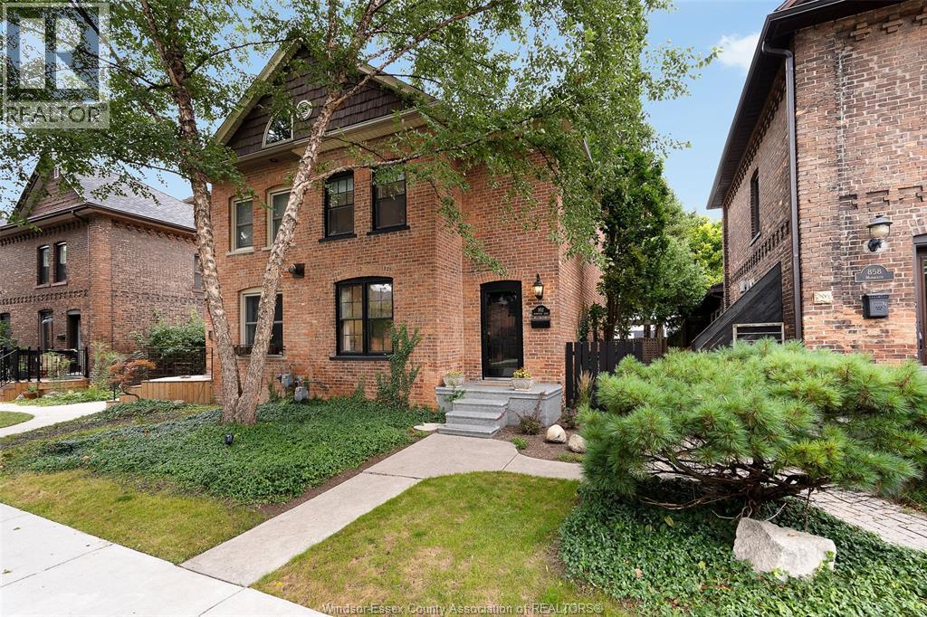 852 MONMOUTH, Windsor