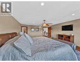 118 REMO CRESCENT - 26