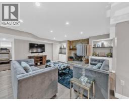 118 REMO CRESCENT - 34