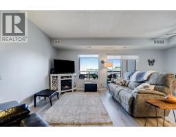 315 Village Grove UnitNo. 305 - 3