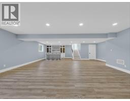 157 GLOUCESTER DRIVE - 29