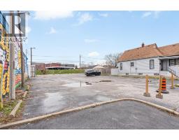 1092 WYANDOTTE STREET East - 2