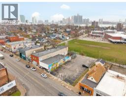 1092 WYANDOTTE STREET East - 3