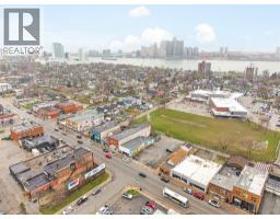 1092 WYANDOTTE STREET East - 4