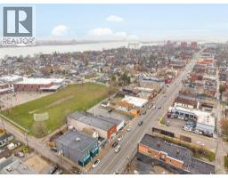 1092 WYANDOTTE STREET East - 5