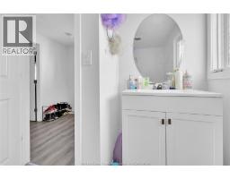 539 CAMPBELL AVENUE - 32