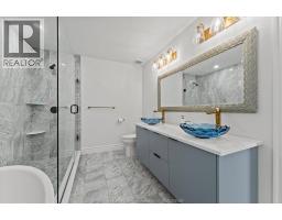 570 ORCHARD CRESCENT - 24