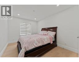 570 ORCHARD CRESCENT - 25