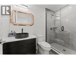 570 ORCHARD CRESCENT - 30