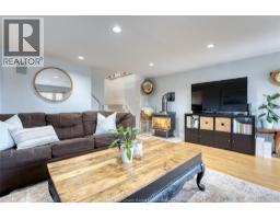 374 LAKEWOOD DRIVE - 13
