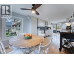 374 LAKEWOOD DRIVE - 17