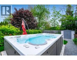 210 Dieppe CRESCENT - 34