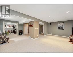 398 THORN RIDGE CRESCENT - 34