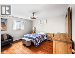 8020 Gardiner CRESCENT - 22