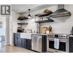 52 Robinson STREET - 11