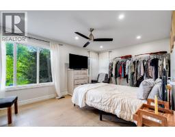 52 Robinson STREET - 14