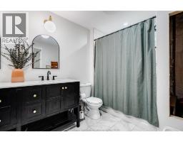 52 Robinson STREET - 16