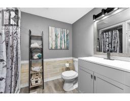 114 GLOUCESTER DRIVE - 36