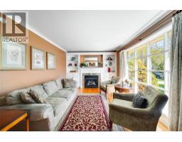 391 BETTY DRIVE - 5