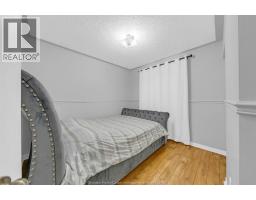 1541 FOSTER - 19