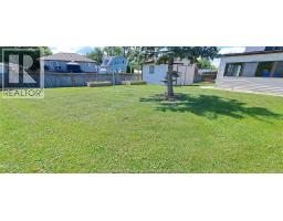1635 COURTLAND CRESCENT - 22