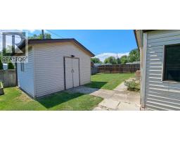 1635 COURTLAND CRESCENT - 23