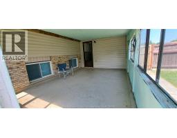 1635 COURTLAND CRESCENT - 25
